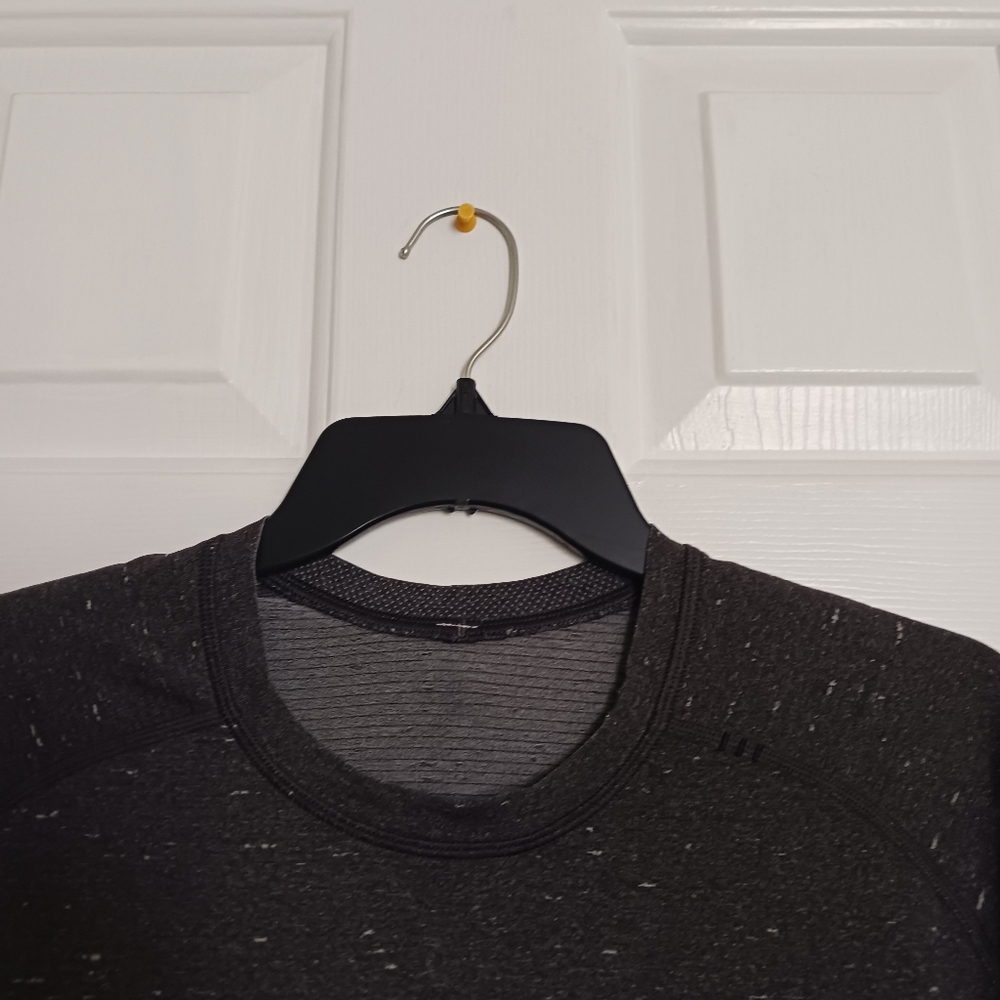 Lululemon Metal Vent Short Sleeve Shirt - Picture 4 of 9